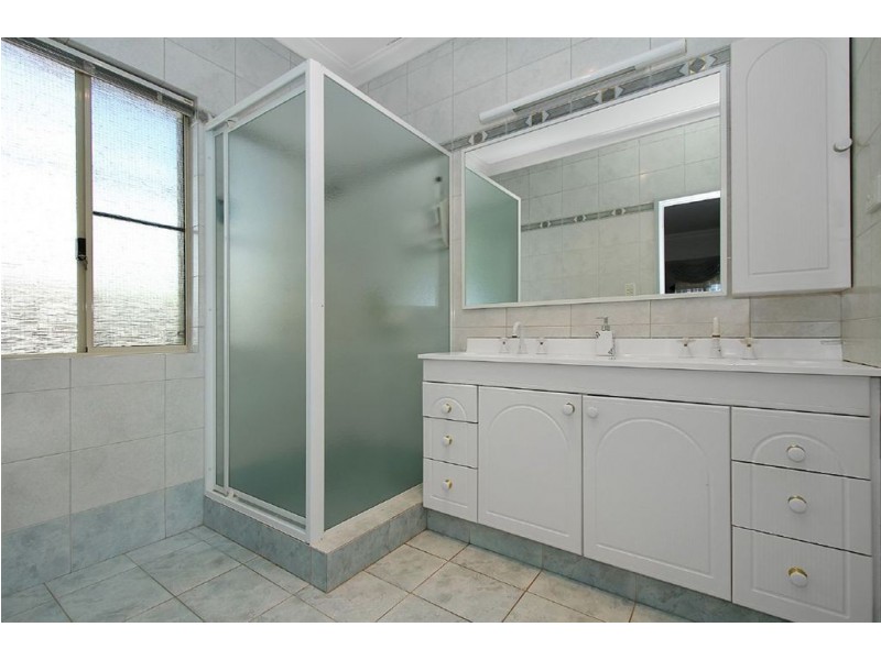 27 Robertson Road, Kardinya WA 6163