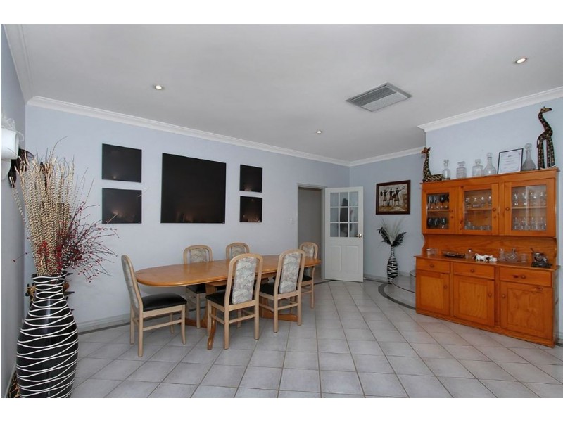 27 Robertson Road, Kardinya WA 6163