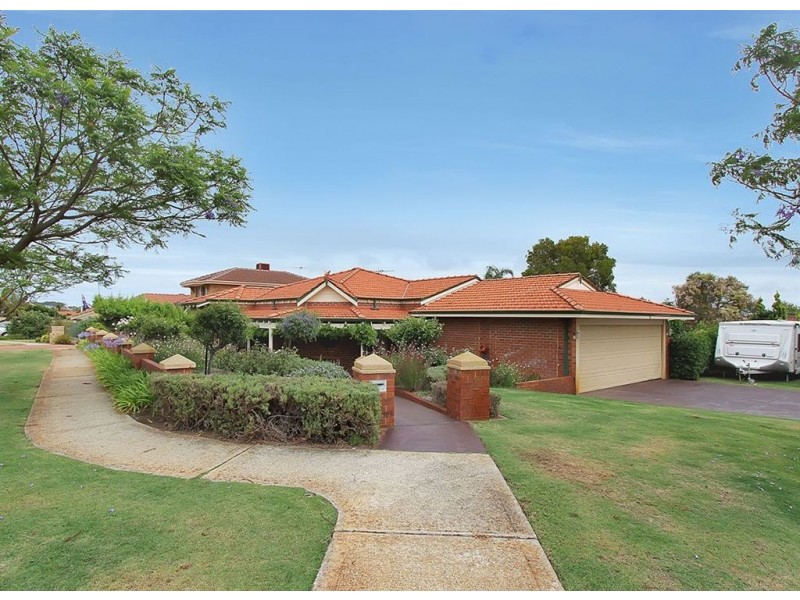 1 Garland Court, Kardinya WA 6163