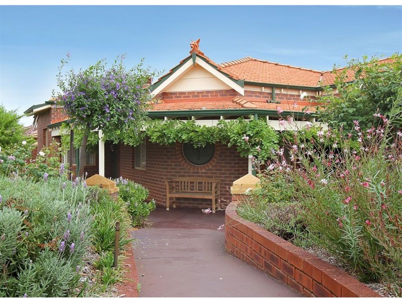 1 Garland Court, Kardinya WA 6163