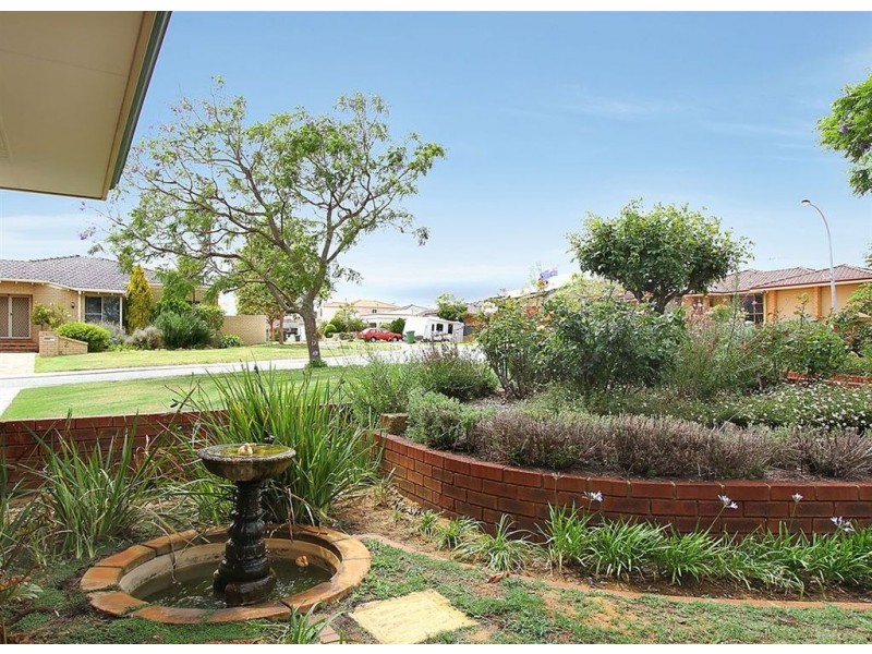 1 Garland Court, Kardinya WA 6163