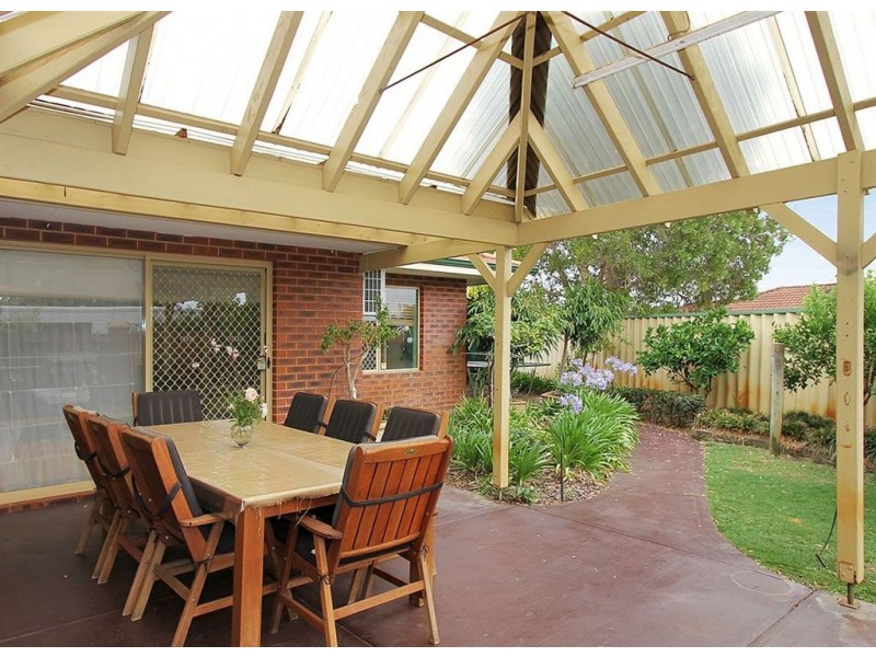 1 Garland Court, Kardinya WA 6163