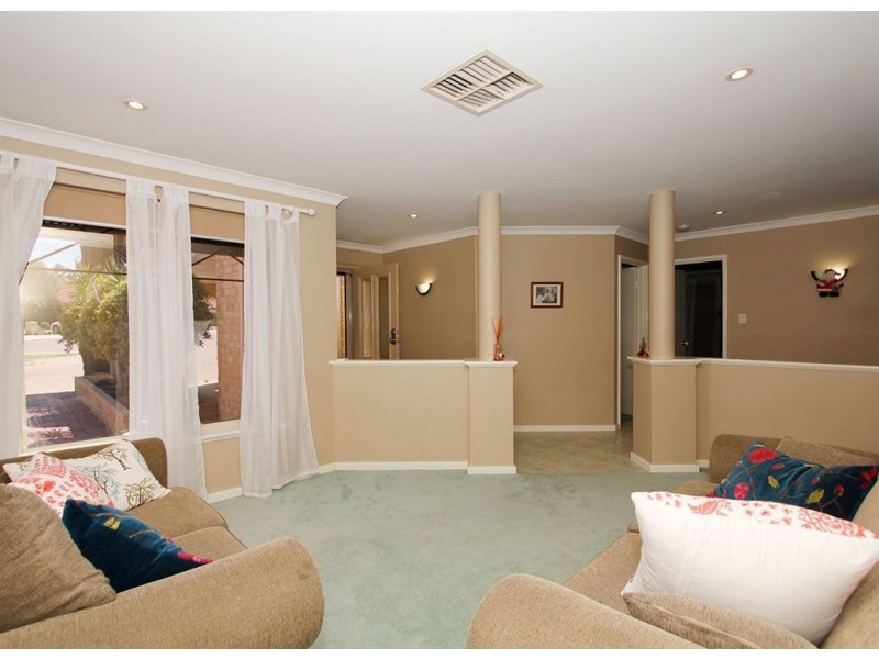 A/7 Rainbow Gardens, Bibra Lake WA 6163