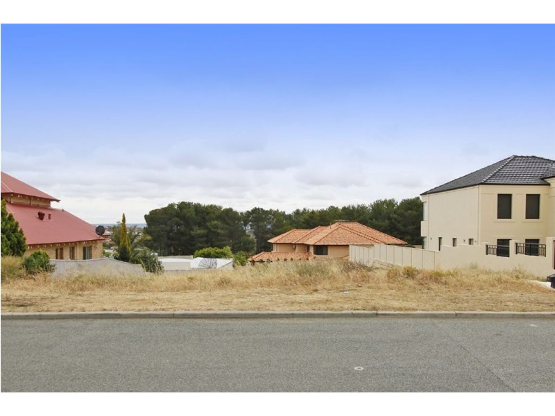 15 Battye Road, Kardinya WA 6163