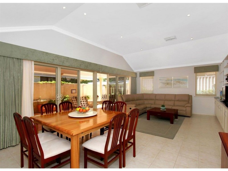 24 Williamson Road, Kardinya WA 6163