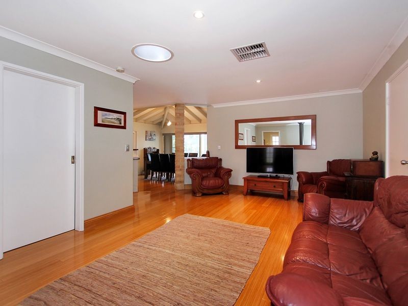 17 Heatherlea Parkway, Leeming WA 6149