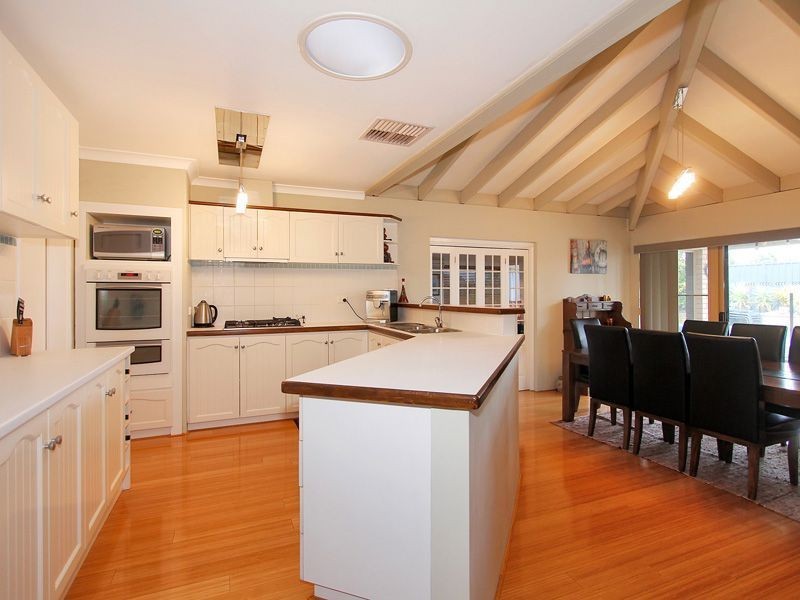 17 Heatherlea Parkway, Leeming WA 6149