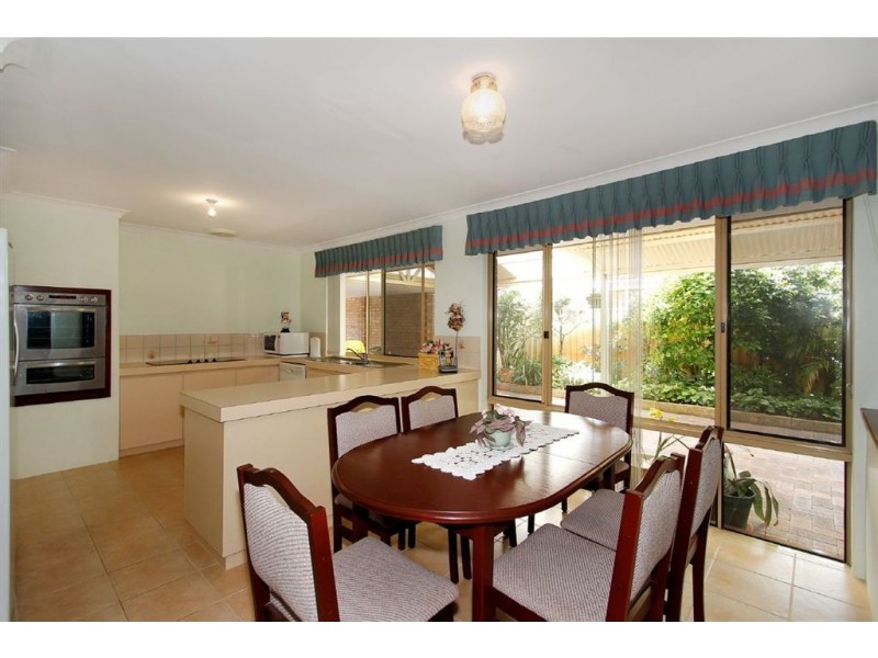 6 Weaver Court, Kardinya WA 6163