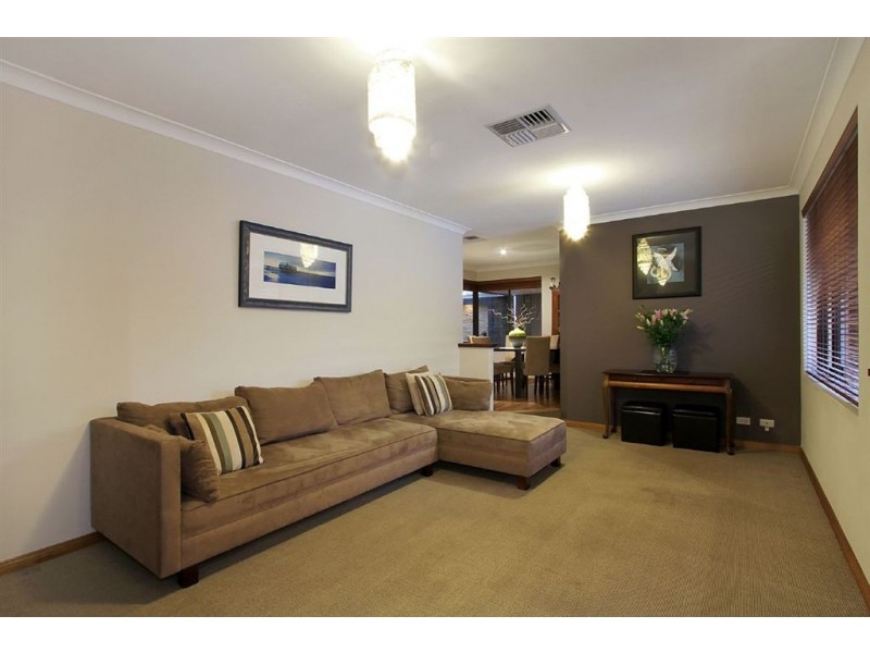 17 Underwood Grove, Kardinya WA 6163
