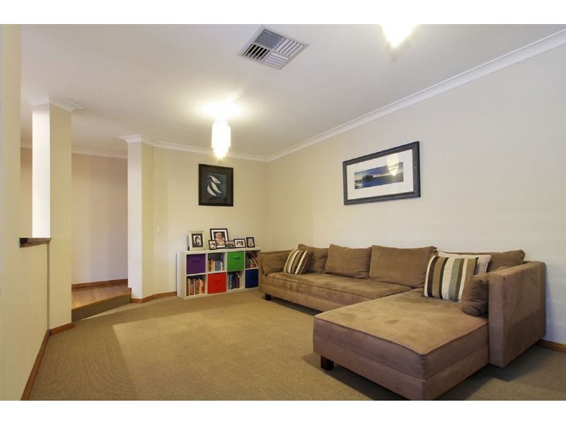 17 Underwood Grove, Kardinya WA 6163
