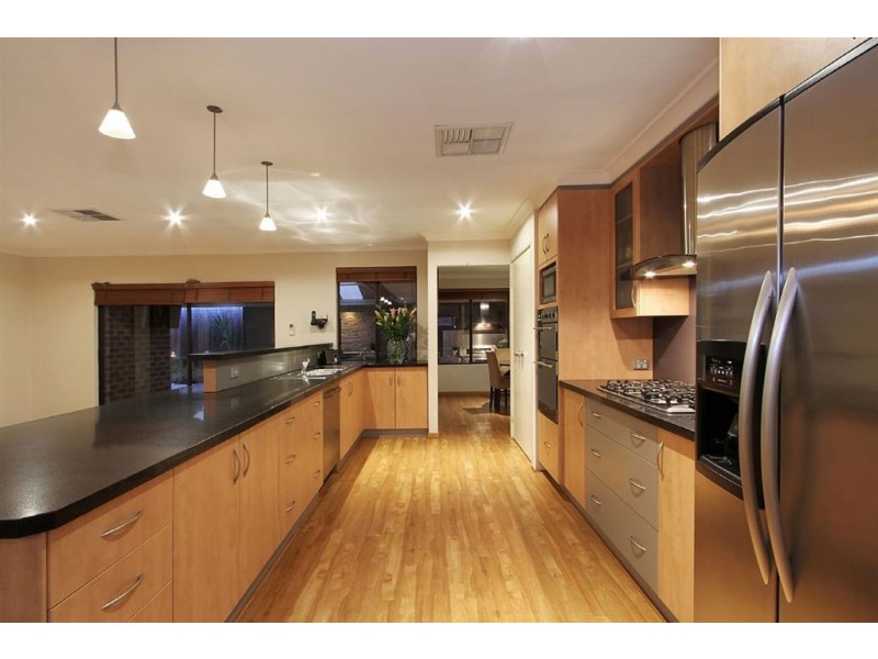 17 Underwood Grove, Kardinya WA 6163