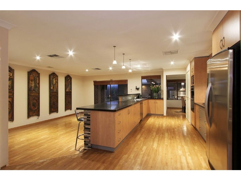 17 Underwood Grove, Kardinya WA 6163