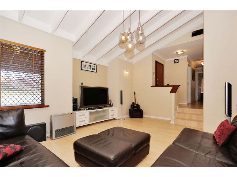 59 Anglesey drive, Kardinya WA 6163