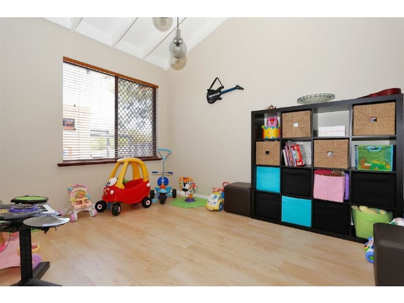 59 Anglesey drive, Kardinya WA 6163