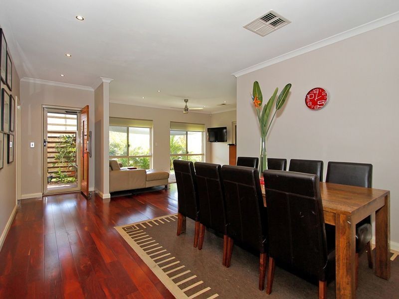 5 Maddox Crescent, Melville WA 6156