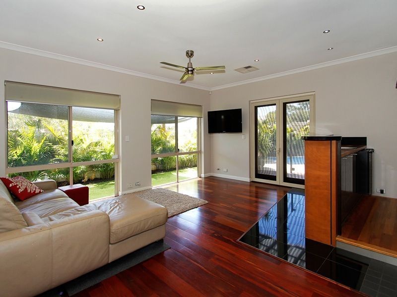 5 Maddox Crescent, Melville WA 6156