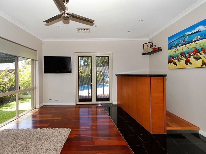 5 Maddox Crescent, Melville WA 6156