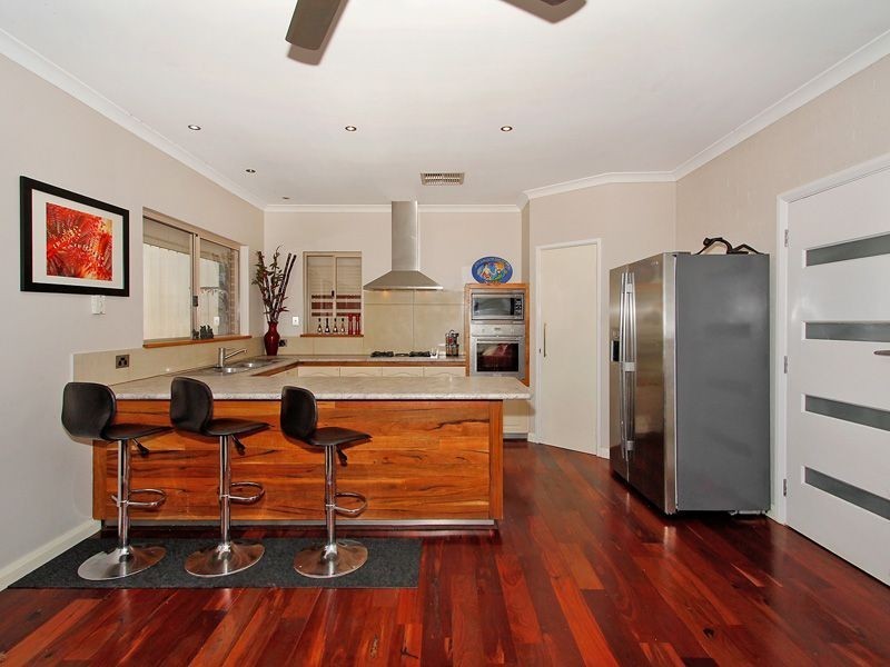 5 Maddox Crescent, Melville WA 6156