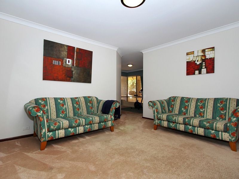 2 Witney Place, Leeming WA 6149