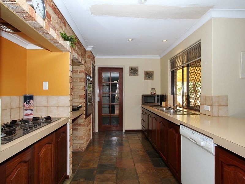 2 Witney Place, Leeming WA 6149