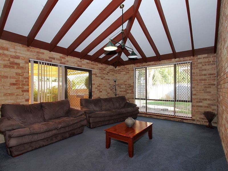 2 Witney Place, Leeming WA 6149