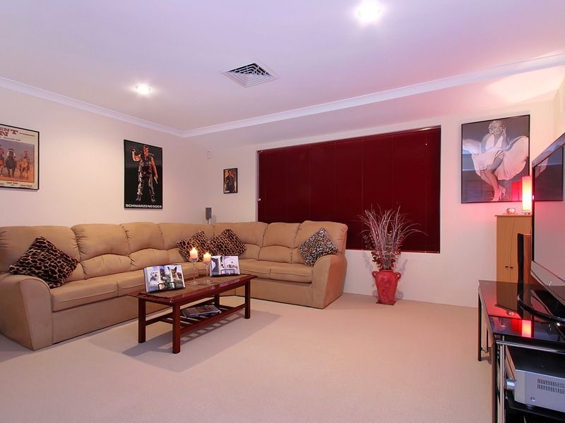 8 Jurien Way, Hammond Park WA 6164