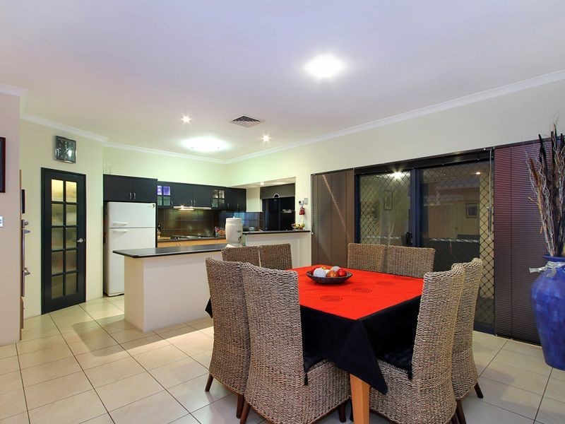 8 Jurien Way, Hammond Park WA 6164