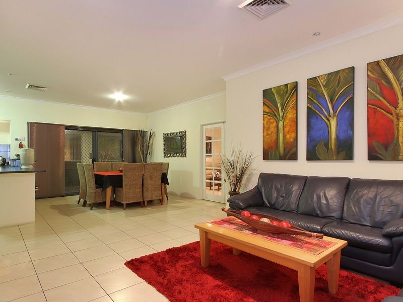 8 Jurien Way, Hammond Park WA 6164