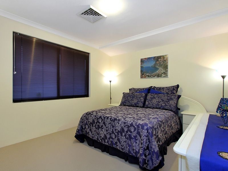 8 Jurien Way, Hammond Park WA 6164