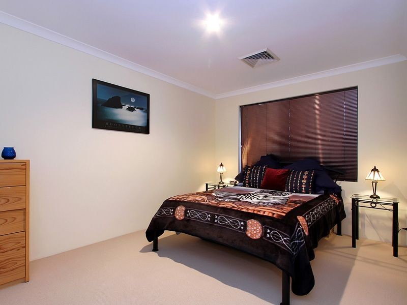 8 Jurien Way, Hammond Park WA 6164