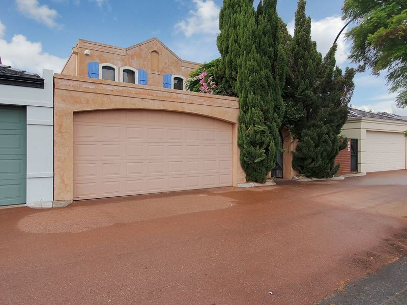 2/12 Stack Lane, Applecross WA 6153