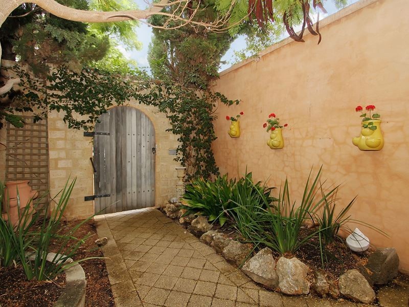 2/12 Stack Lane, Applecross WA 6153