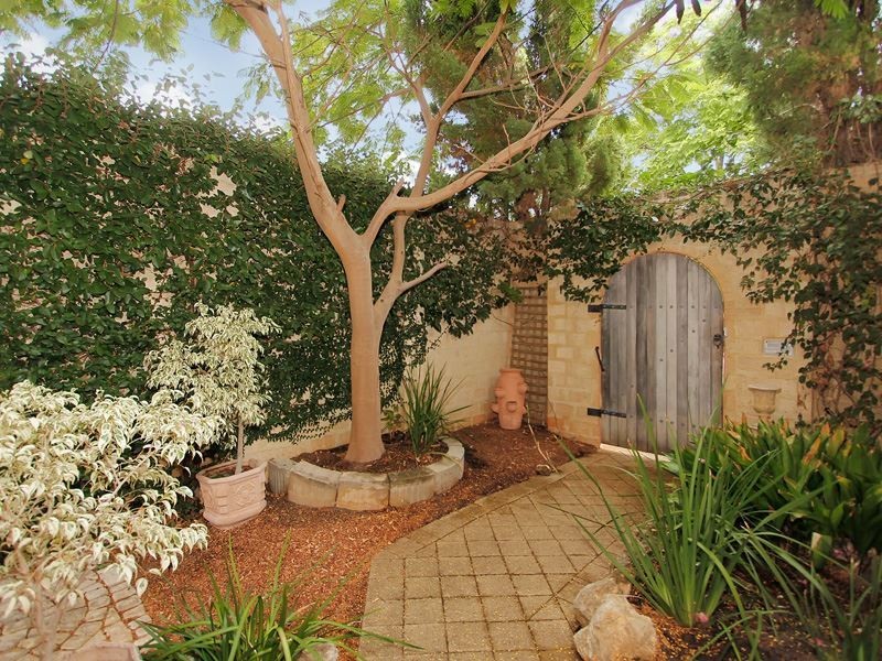 2/12 Stack Lane, Applecross WA 6153