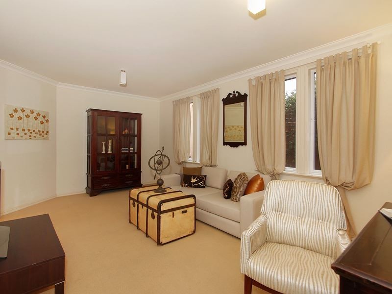 2/12 Stack Lane, Applecross WA 6153