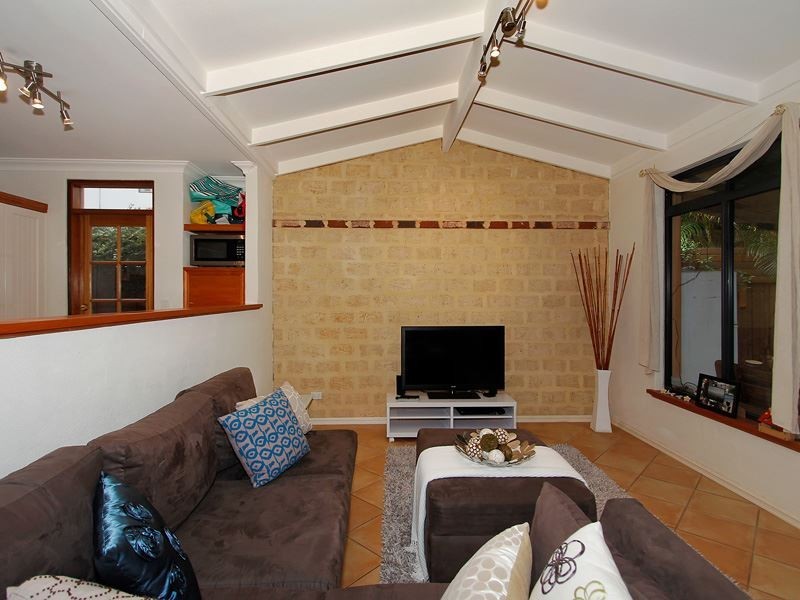 2/12 Stack Lane, Applecross WA 6153