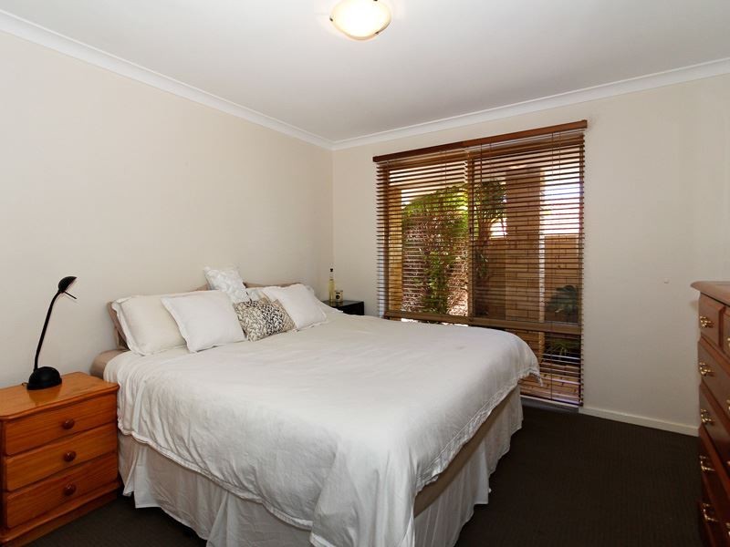 7/12 Philmore Crescent, Kardinya WA 6163