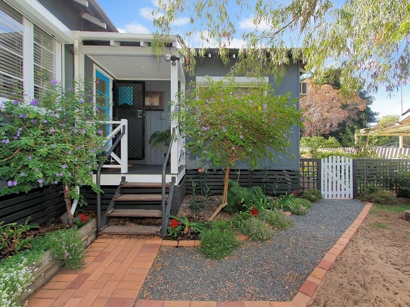 10 Kenton Way, Calista WA 6167