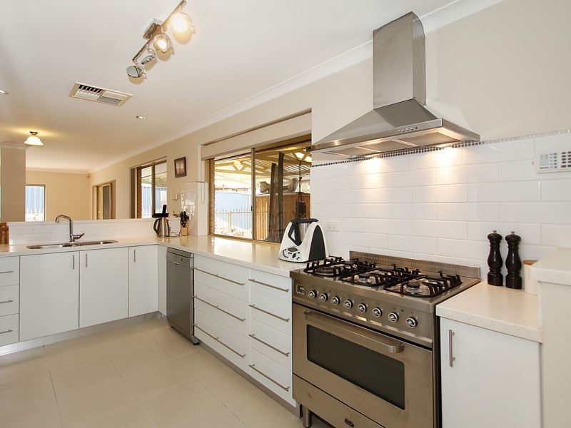 30 Underwood Grove, Kardinya WA 6163