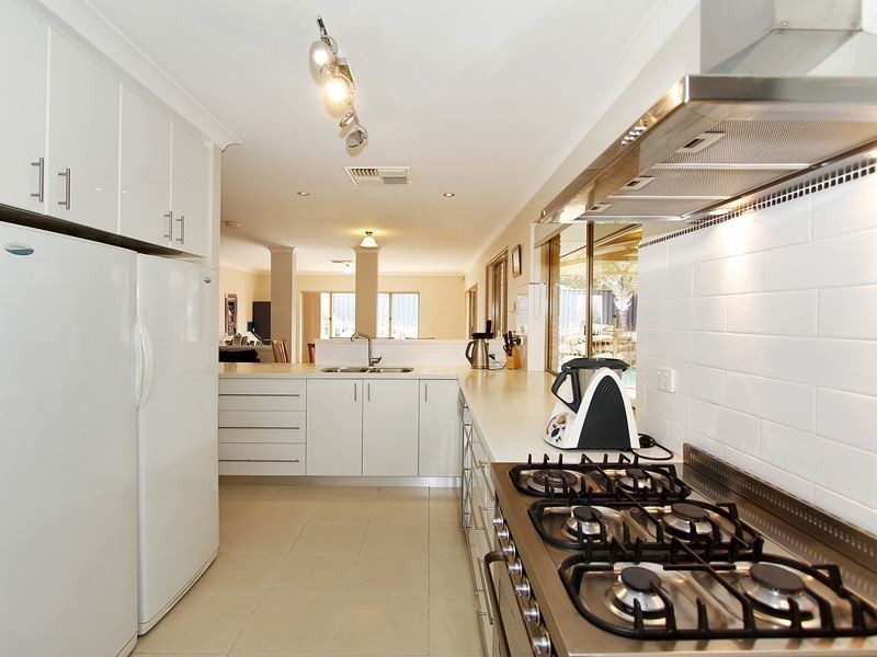 30 Underwood Grove, Kardinya WA 6163