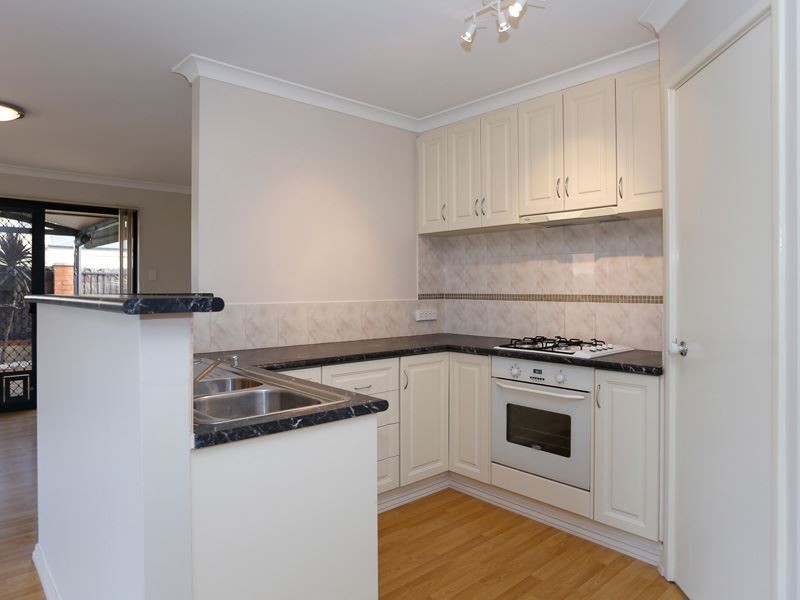 A/10 Makjanich Place, Success WA 6164