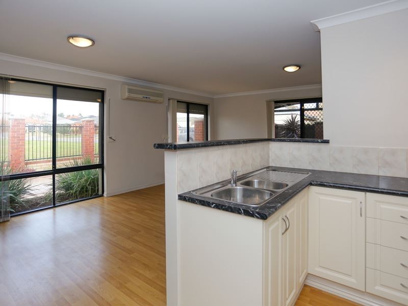 A/10 Makjanich Place, Success WA 6164