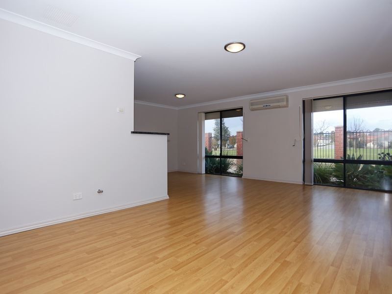 A/10 Makjanich Place, Success WA 6164