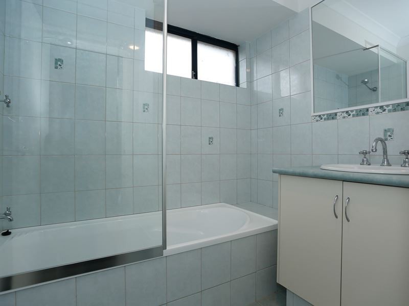 A/10 Makjanich Place, Success WA 6164