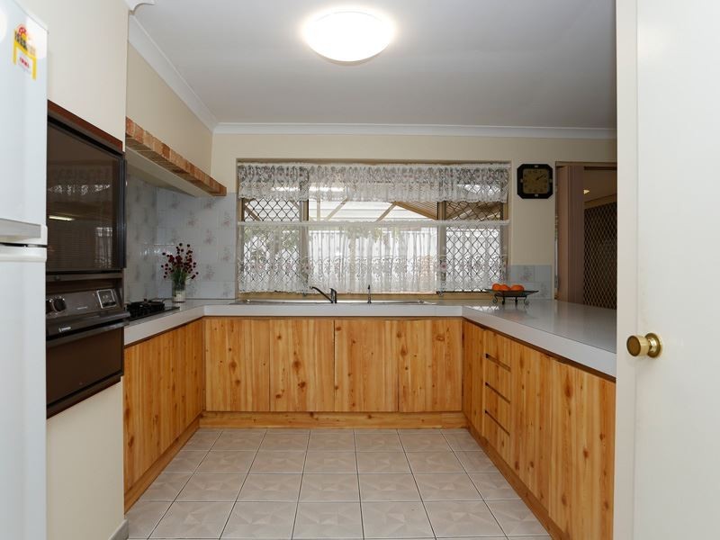 96 Bolderwood Drive, South Lake WA 6164