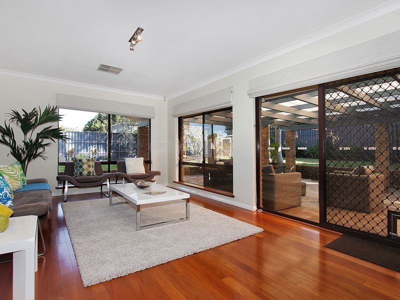 16 Barblett Way, Kardinya WA 6163