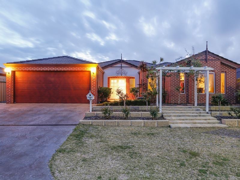 13 Hunter Way, Bertram WA 6167