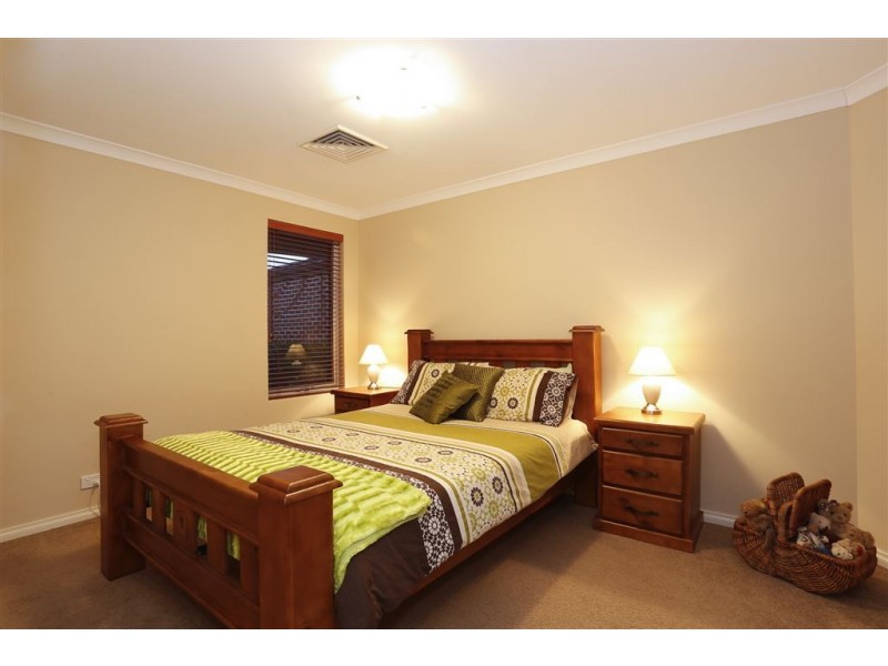 13 Hunter Way, Bertram WA 6167