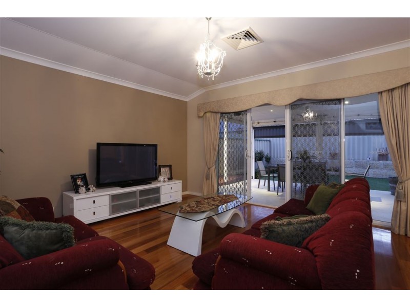 13 Hunter Way, Bertram WA 6167