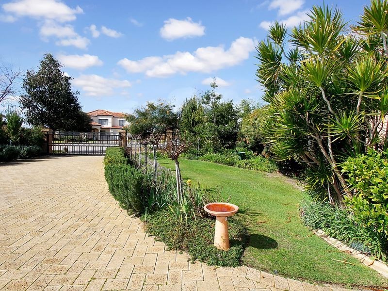 4 Buttel Top, Winthrop WA 6150