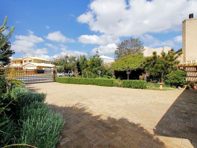 4 Buttel Top, Winthrop WA 6150